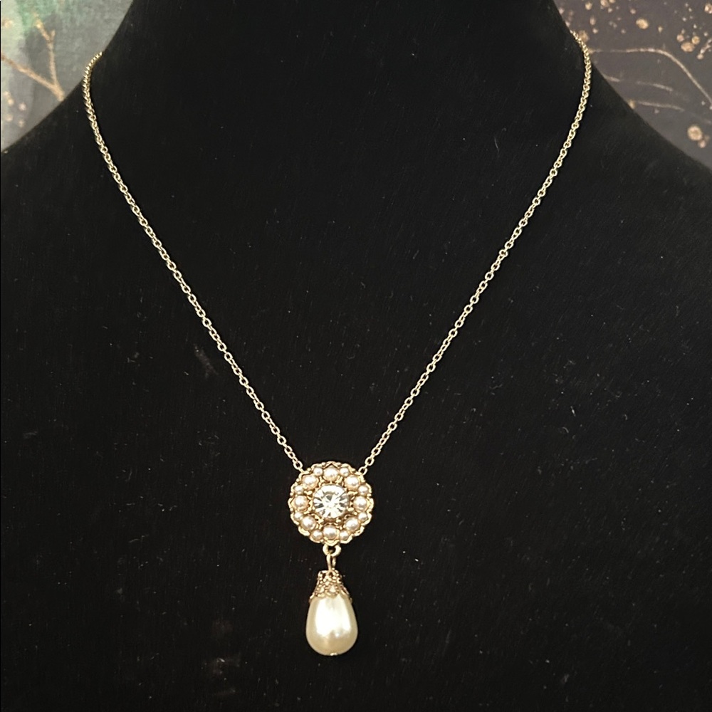 Hand Crafted Gold and Pearl Pendant Necklace